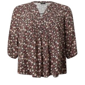 NWT 💮Torrid Challis pleated V neck 3/4 sleeve